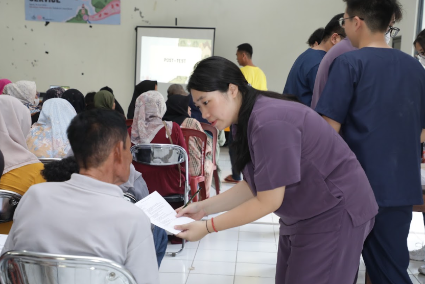 KOSA Indonesia Bersama AMSA-UI Gelar Pengobatan Gratis dan Edukasi Tuberkulosis di Pelabuhanratu